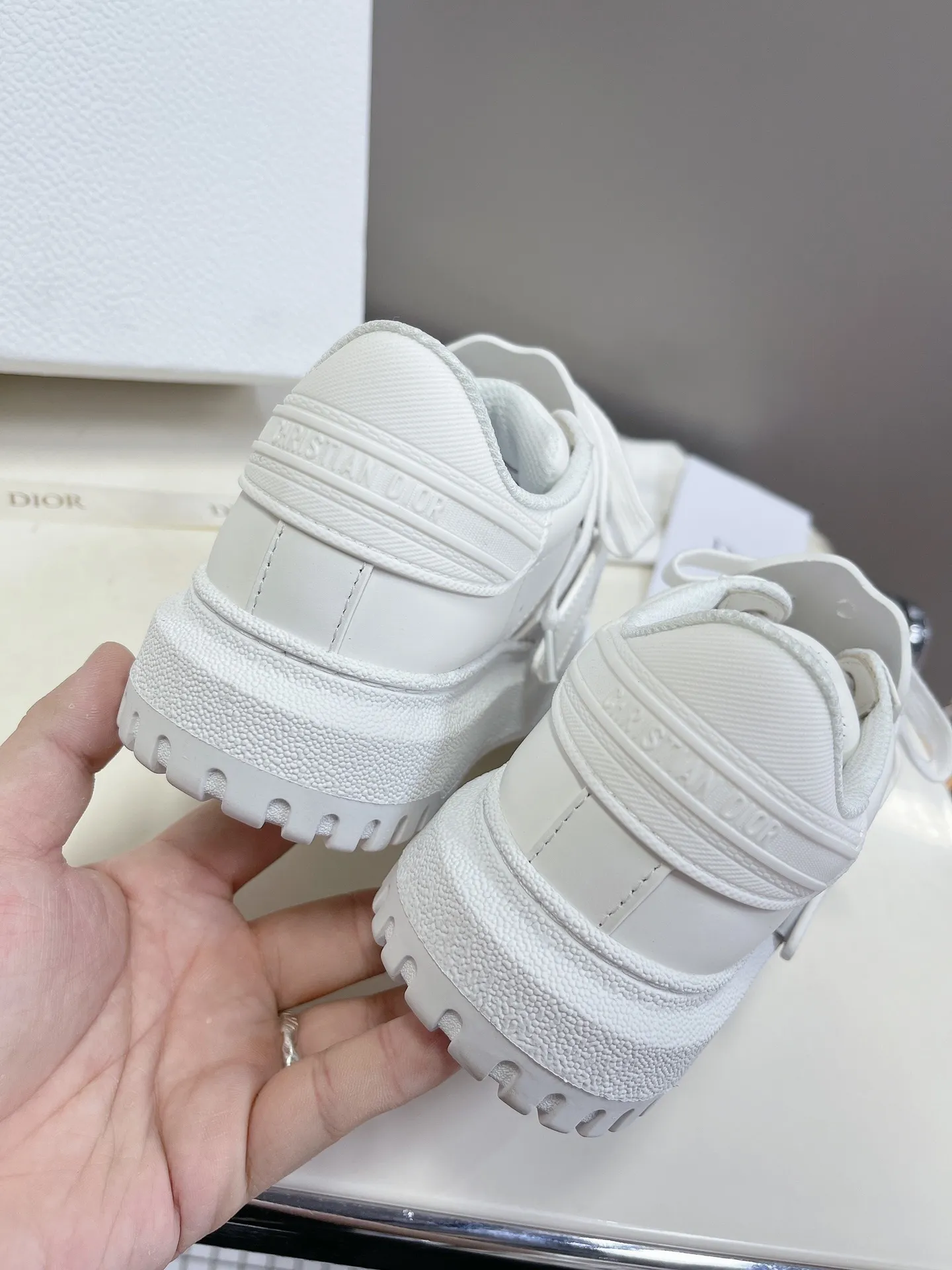 👟👟Ex-factory price 480👟👟 Women's Shoes Women's Clothing Women's Shoes Women's Clothing DIOR Dior classic shell-toe sneakers, genuine purchase and development, perfect one-to-one reproduction ✔️Cow leather upper ➕Transparent film, classic shell outsole, very comfortable on top, genuine full set of packaging, transparent outsole, size 35-41